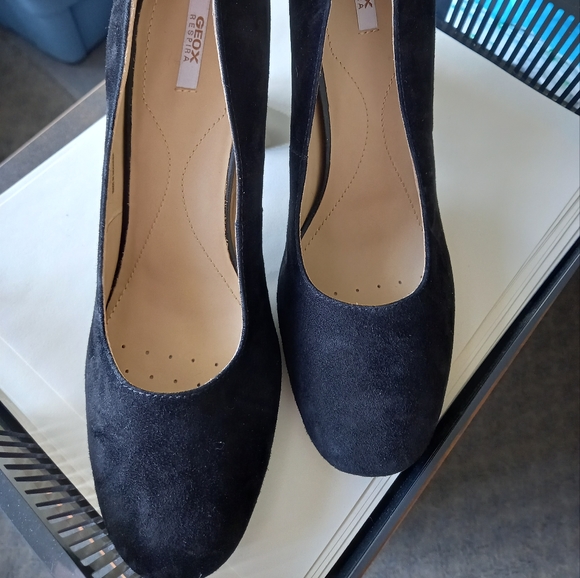 Shoes - Picture 2 of 3